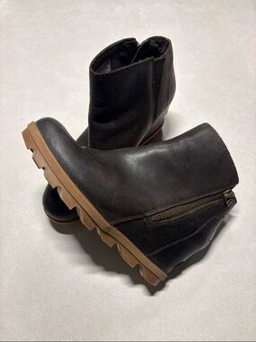 Sorel Chocolate Leather Ankle Booties with Tan Lug Sole